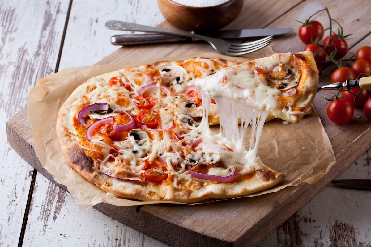 Best Cheese Blends for Pizza and Why They Matter