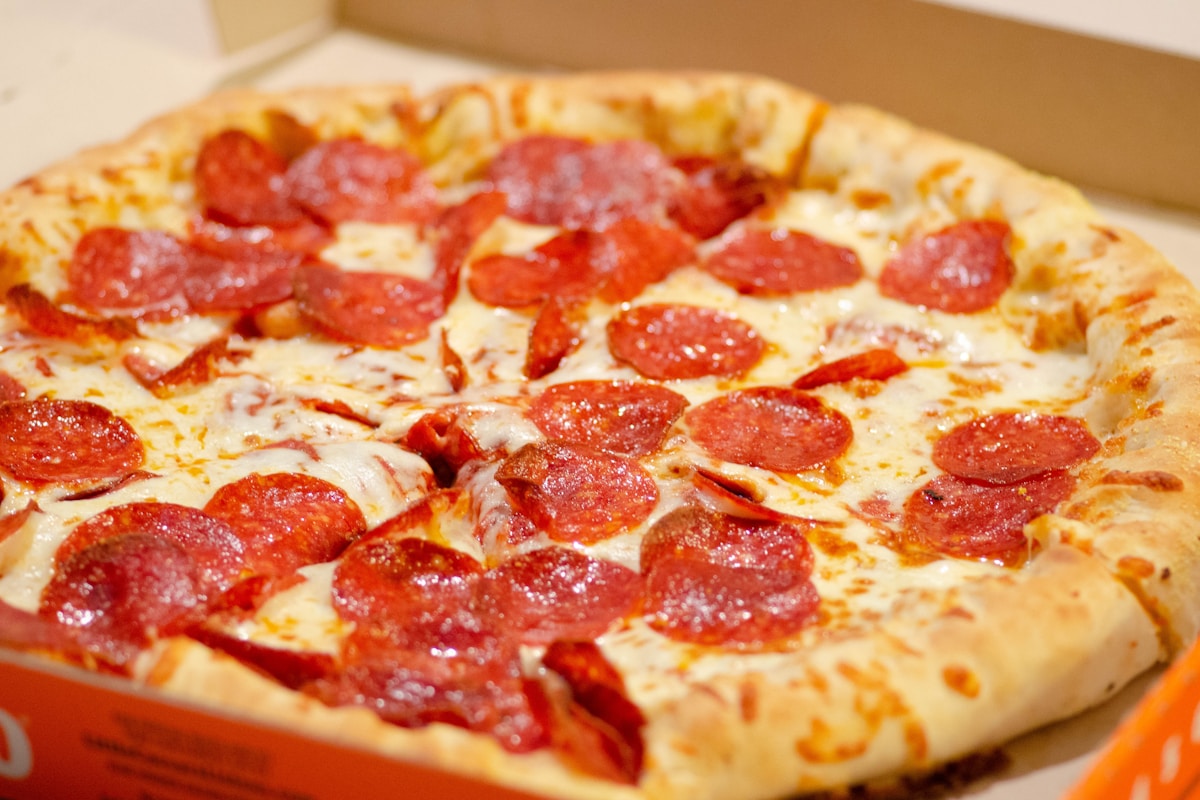 Delivery Pizza vs Frozen Pizza — Real Cost Comparison